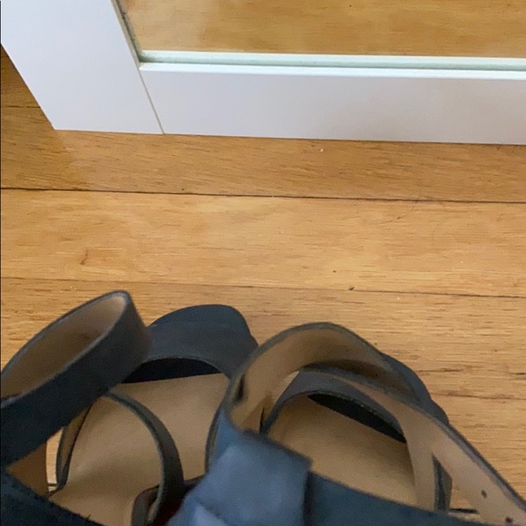 Navy wood wedge strap oh sandals size 9! - Picture 4 of 4